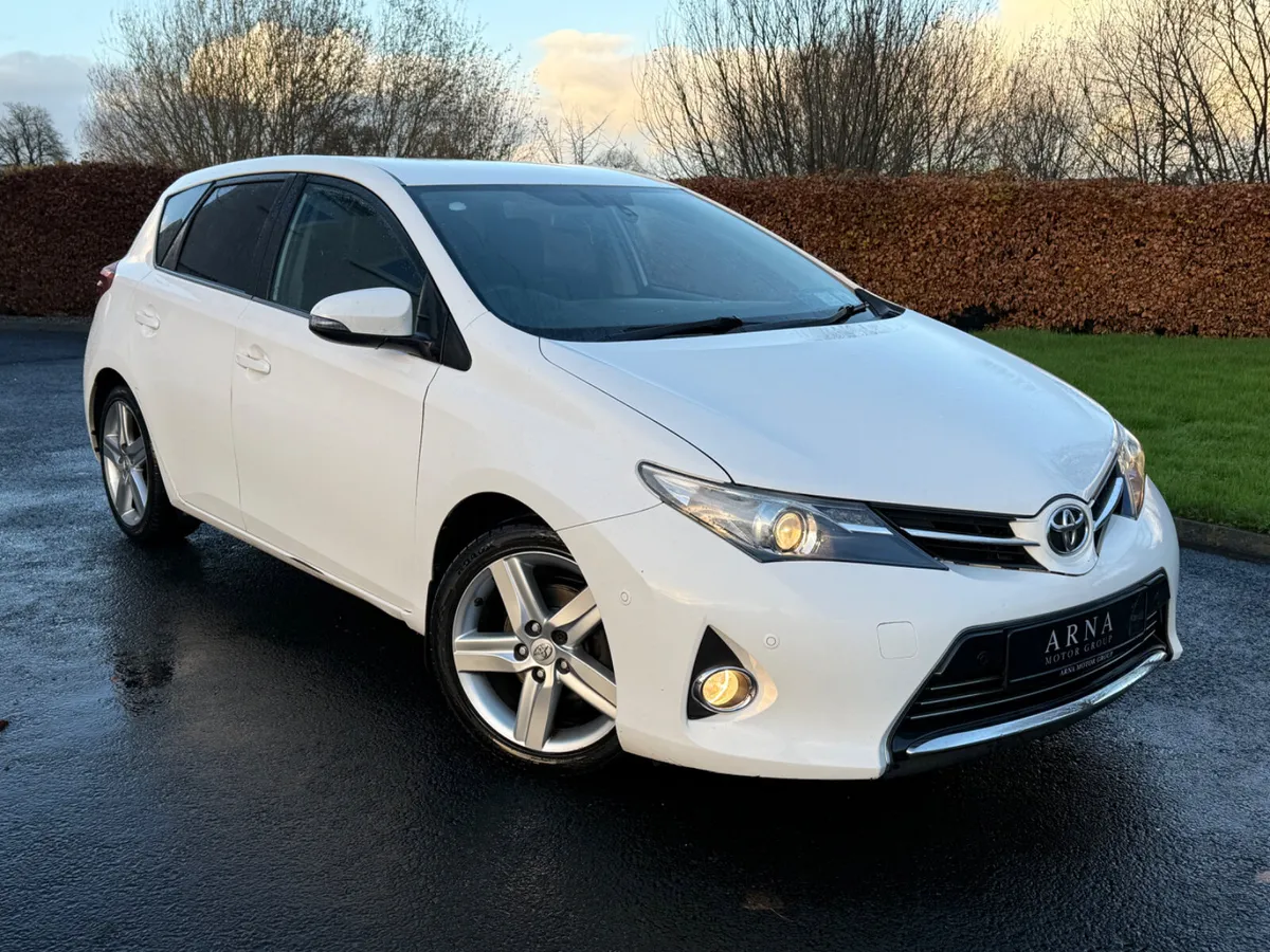 2015 Toyota Auris Aura Sport | Leather | Camera - Image 1