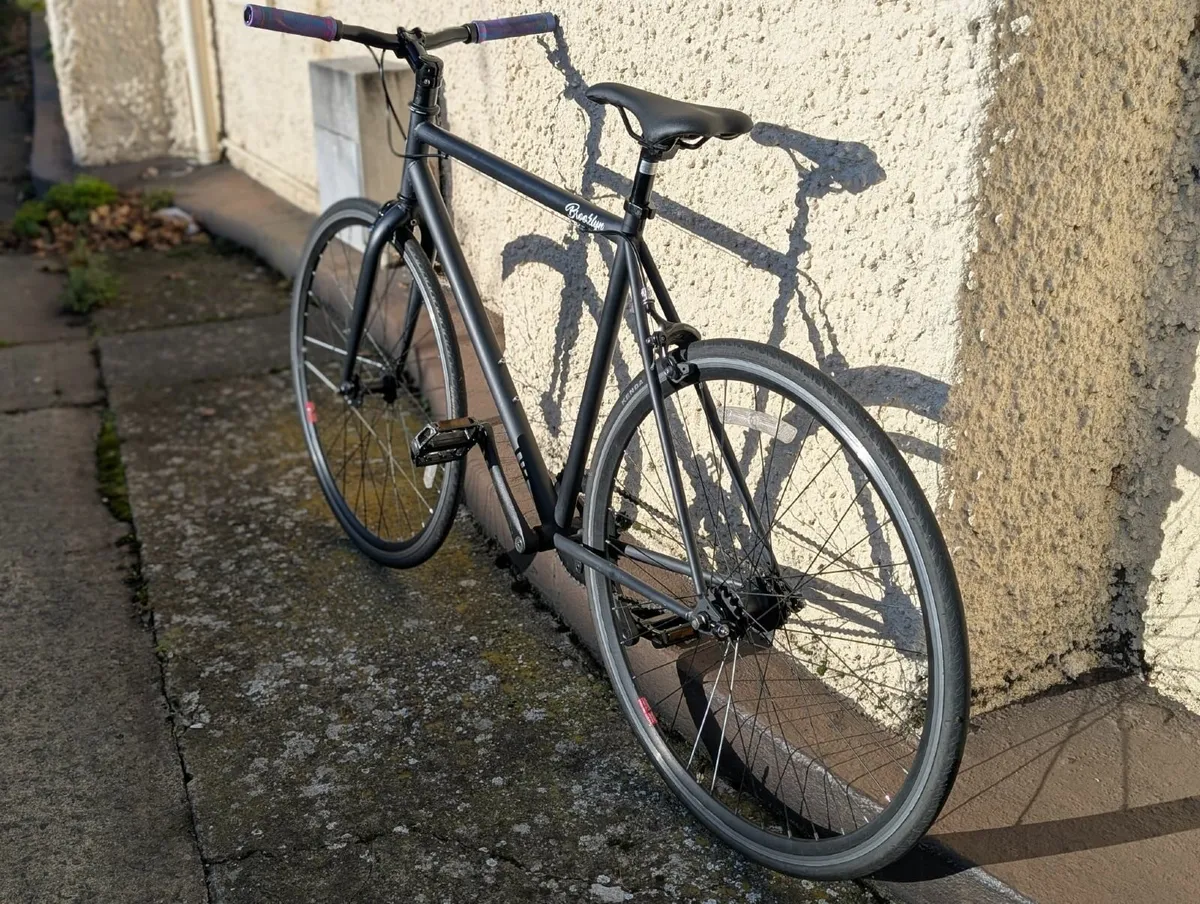 Martello Brooklyn Black Fixie Single Speed Bike - Image 4