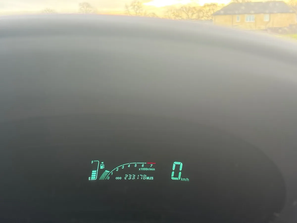 Toyota Yaris 2003 - Image 2