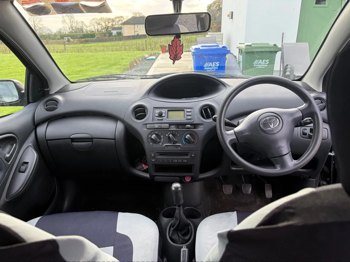 Toyota Yaris 2003 - Image 4