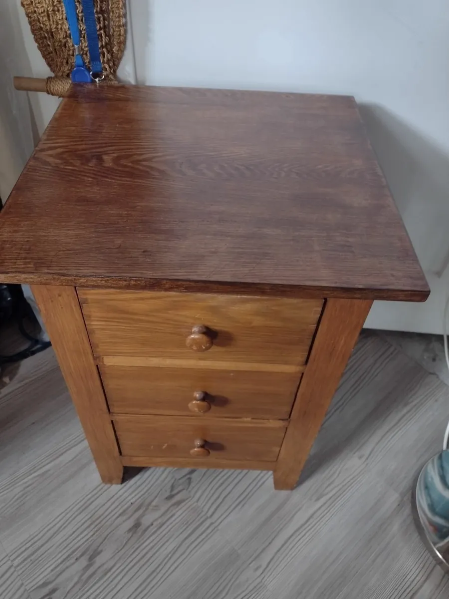 Very heavy solid Oak side table with drawers - Image 2