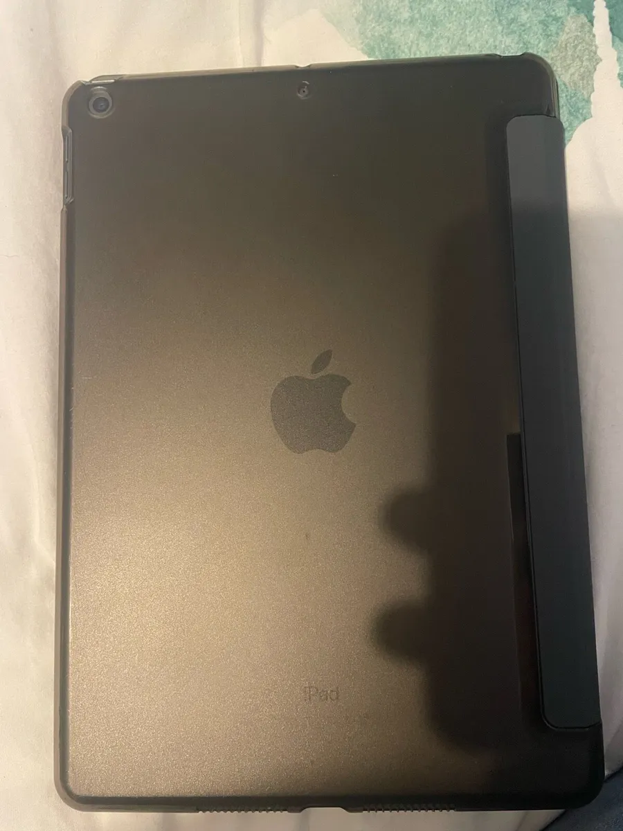Apple iPad 9th Gen 2021 - Image 2