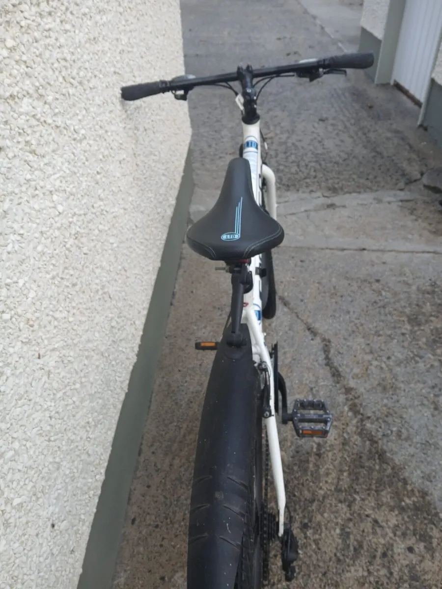 Carrera Parva Men’s Hybrid Bike - Image 2