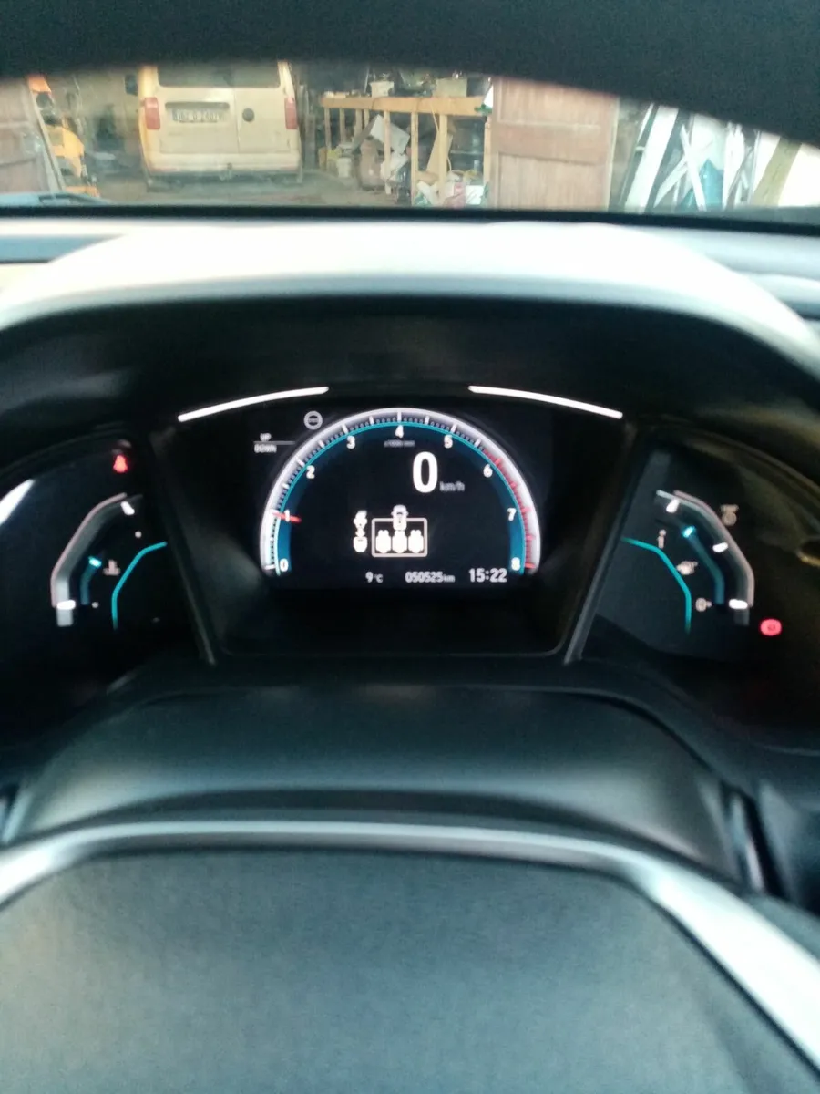 Honda Civic 2021 - Image 2