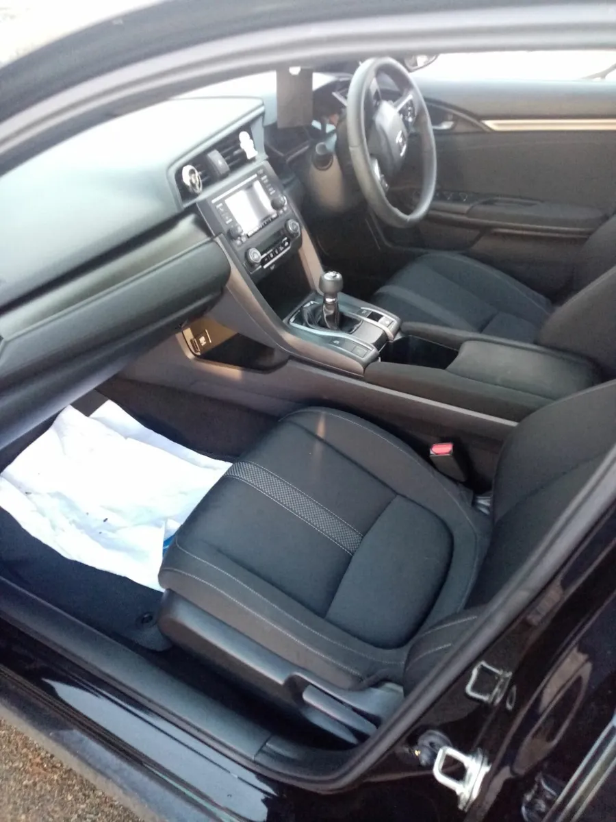 Honda Civic 2021 - Image 4