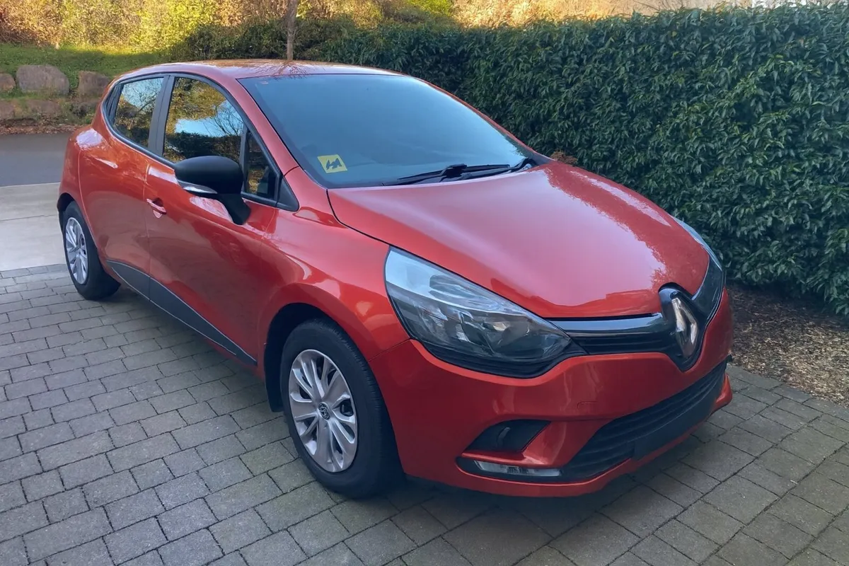 Renault Clio 2016 in excellent condition - Image 1
