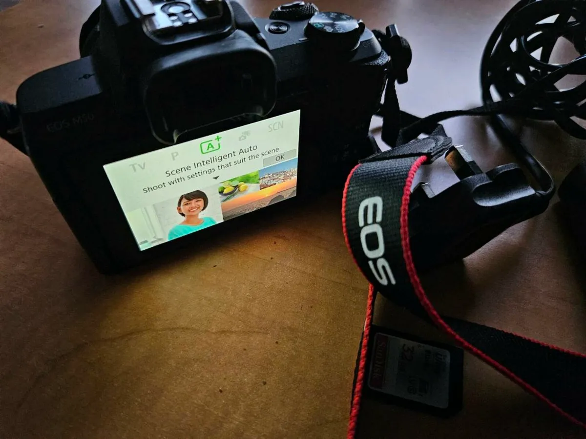 Canon Eos M50 + 15-45mm Is Stm - Image 2