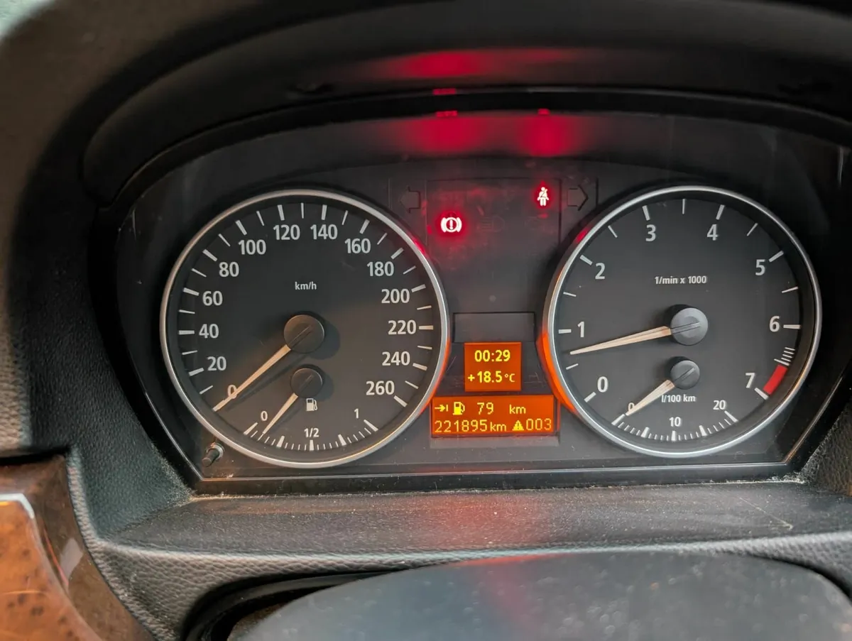 BMW 3-Series 2006 - Image 2