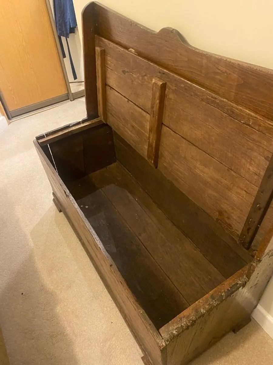 Antique Italian Wooden Storage Bench - Image 3