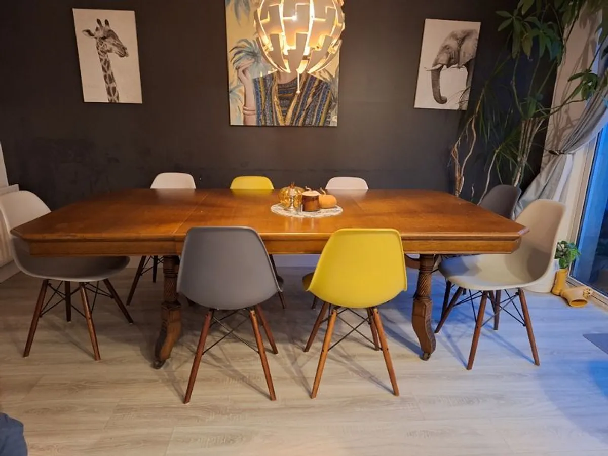 8x Eames Chairs - Image 1
