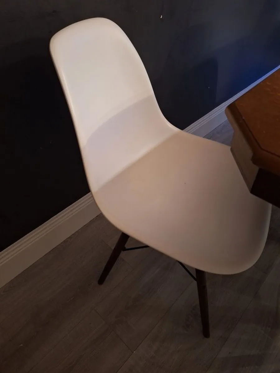 8x Eames Chairs - Image 2