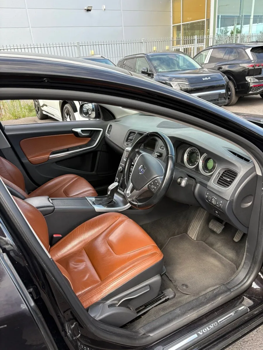 Volvo S60 D2 Automatic - Image 4