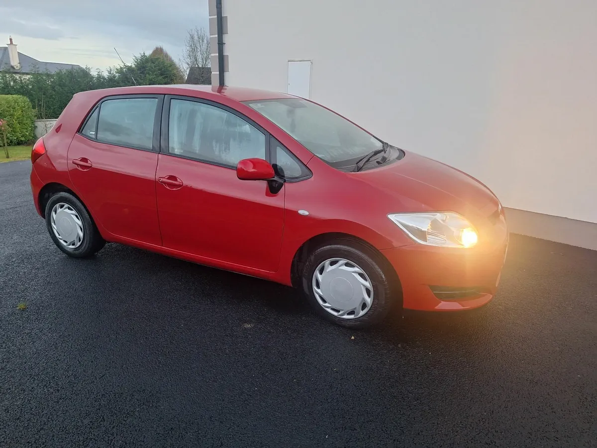 Toyota Auris 2008 - Image 2