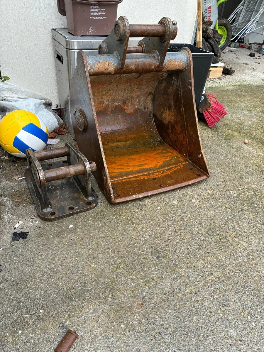 Bucket and Headstock - Image 1