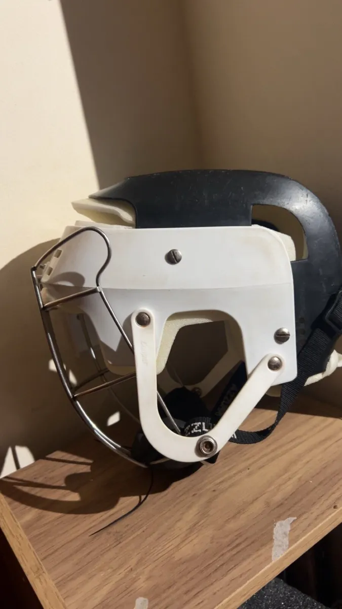 Cooper hurling helmet - Image 2