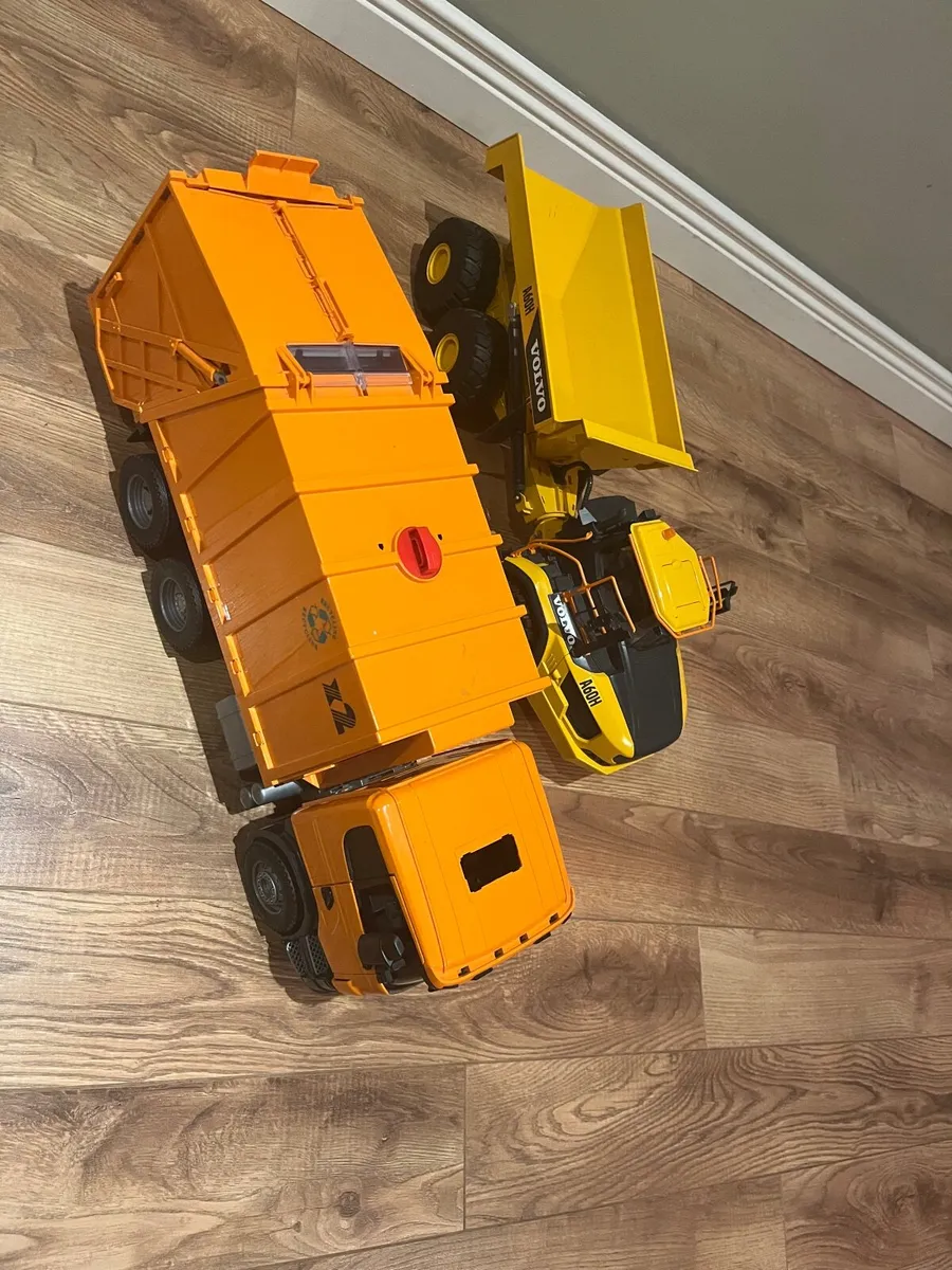 Toy trucks - Image 1