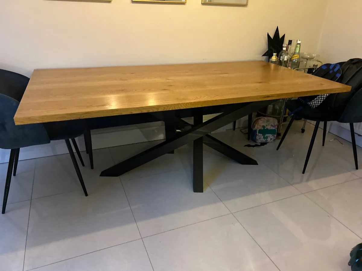 Dining table - Image 1
