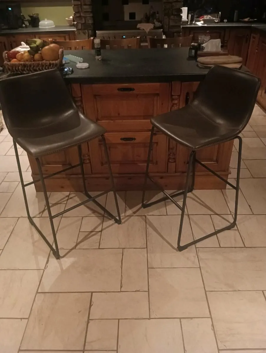 2 New island stools 2for 100. - Image 1
