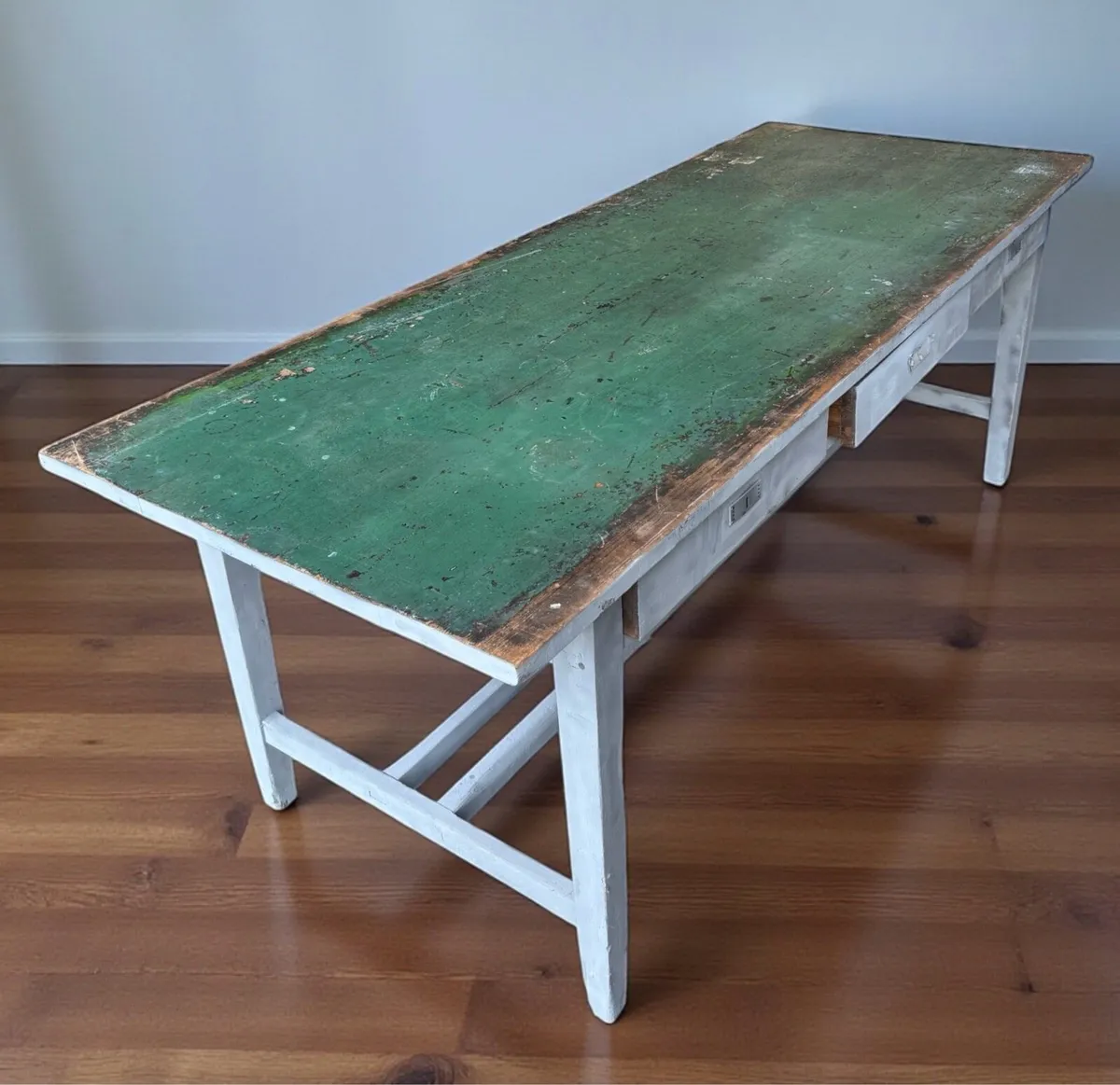 Large table - Image 1