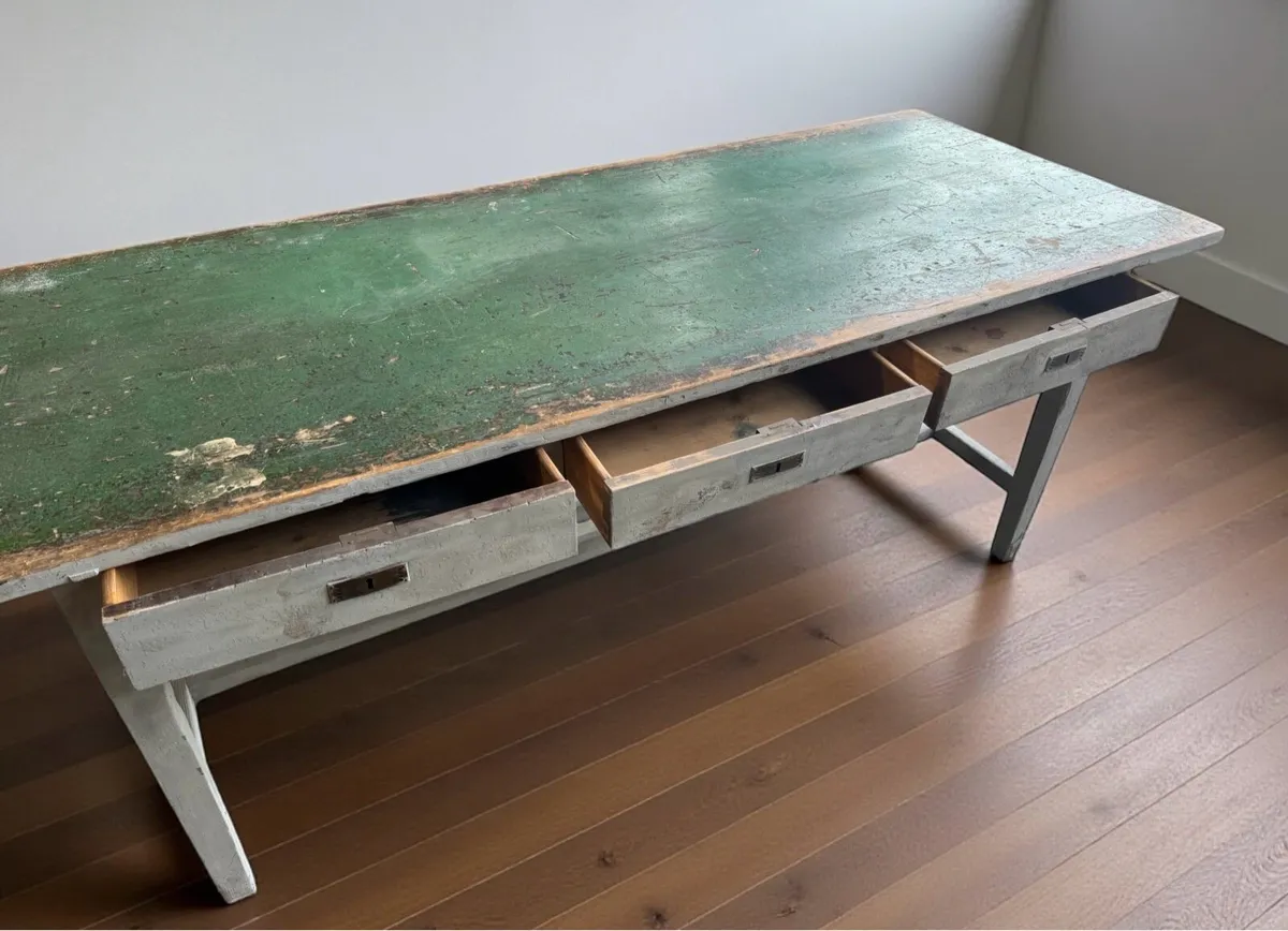 Large table - Image 3