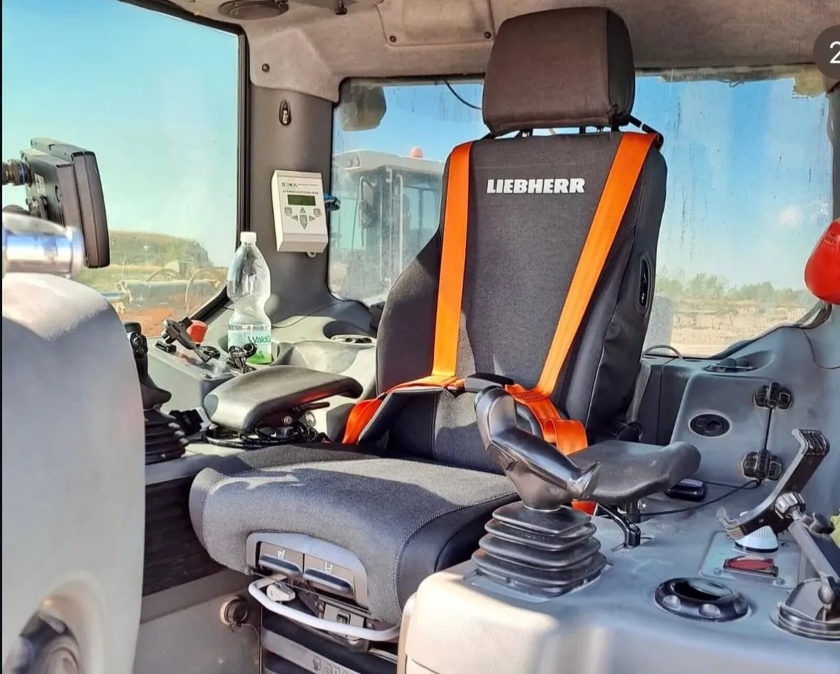 TRACTOR & PLANT SEATS FOR ALL MAKES - Image 1