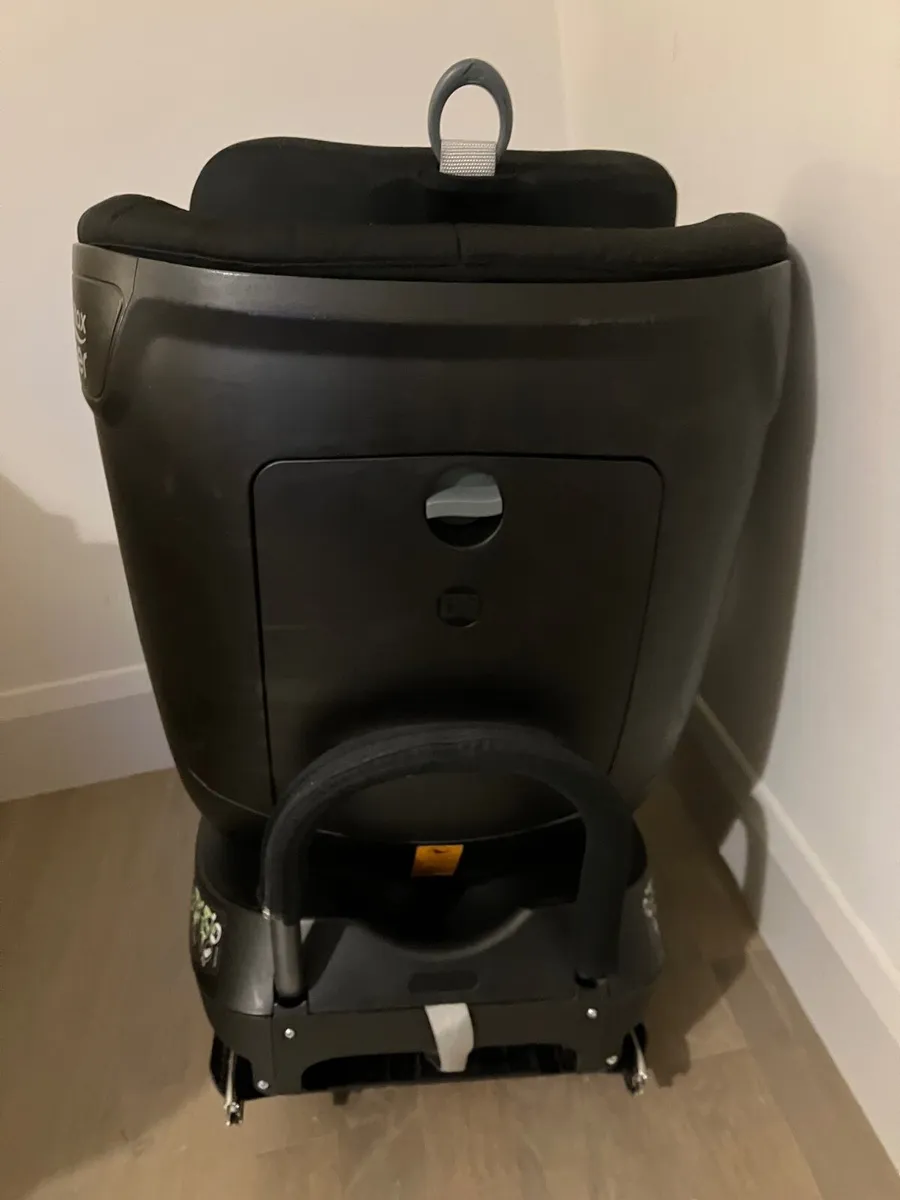 Britax  Romer Car seat dual fix 360 swivel - Image 2
