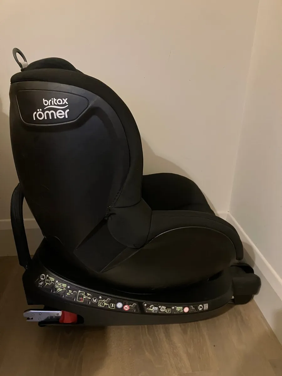Britax  Romer Car seat dual fix 360 swivel - Image 4