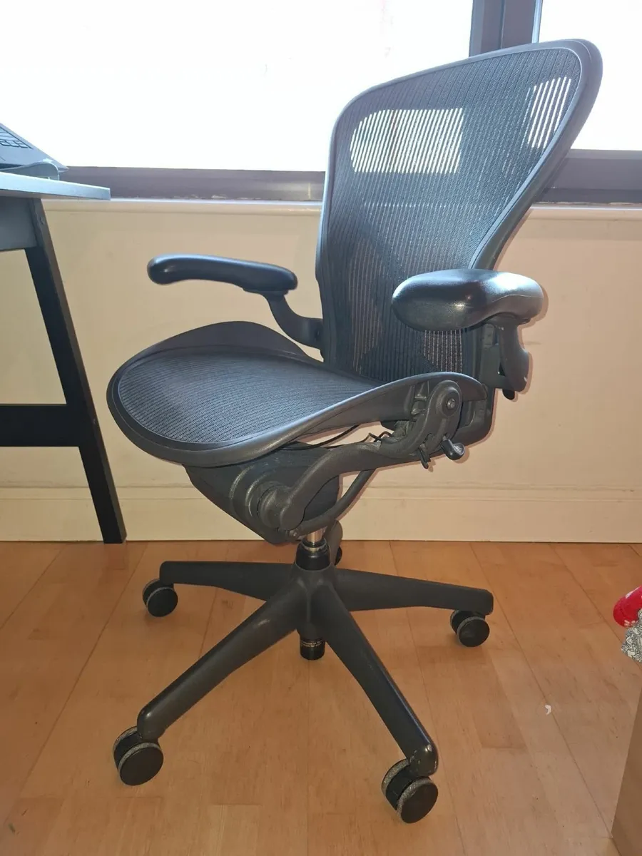 Herman Miller Aeron Office Chair - Image 2