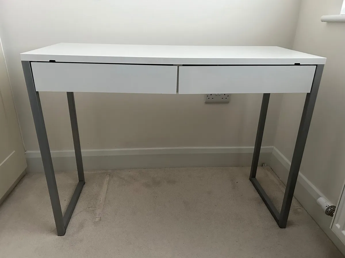 White Desk with two drawers - Image 1