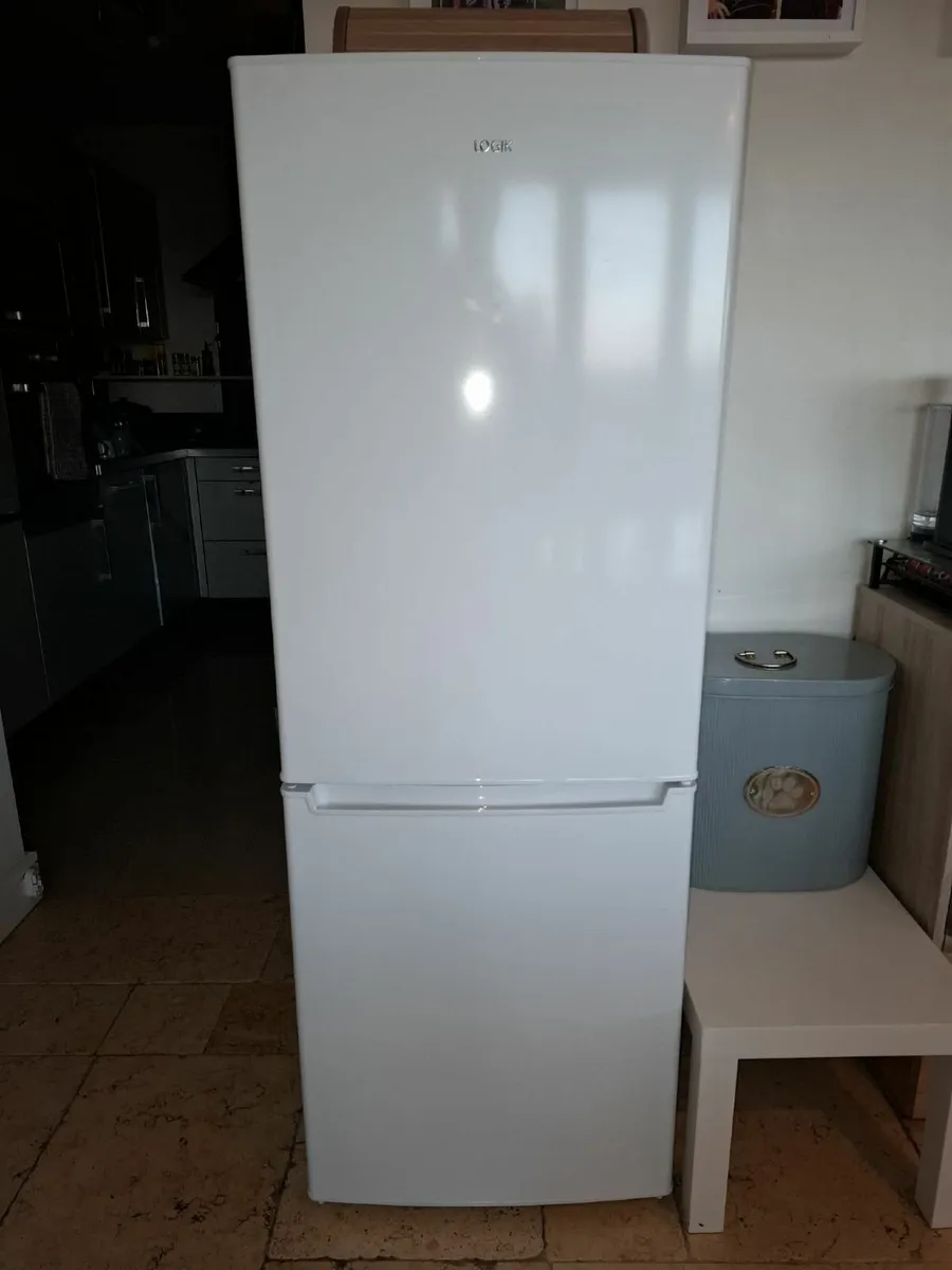 LOGIK I 70/30 Fridge Freezer - White - Image 2