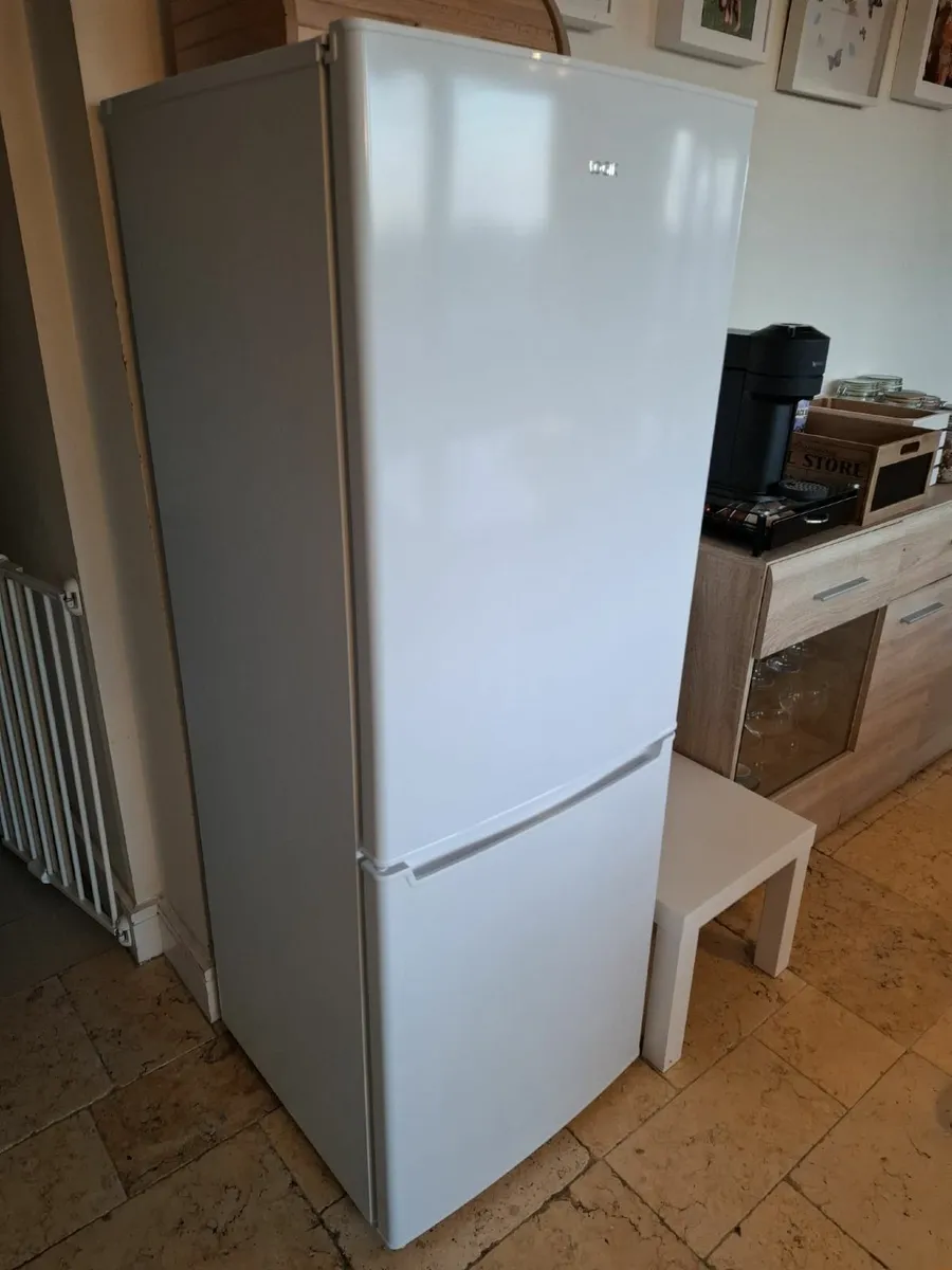 LOGIK I 70/30 Fridge Freezer - White - Image 3