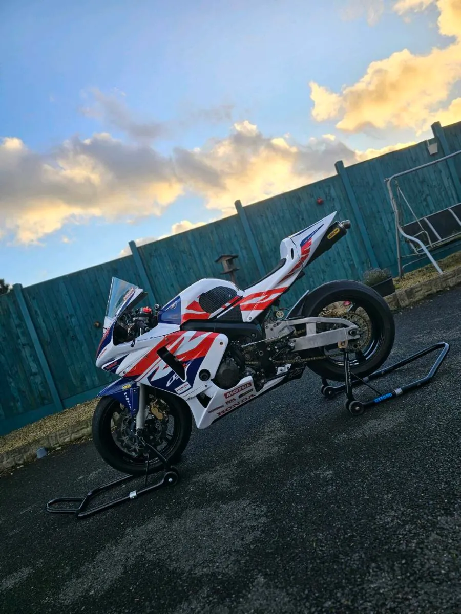 Cbr 600rr track bike - Image 1