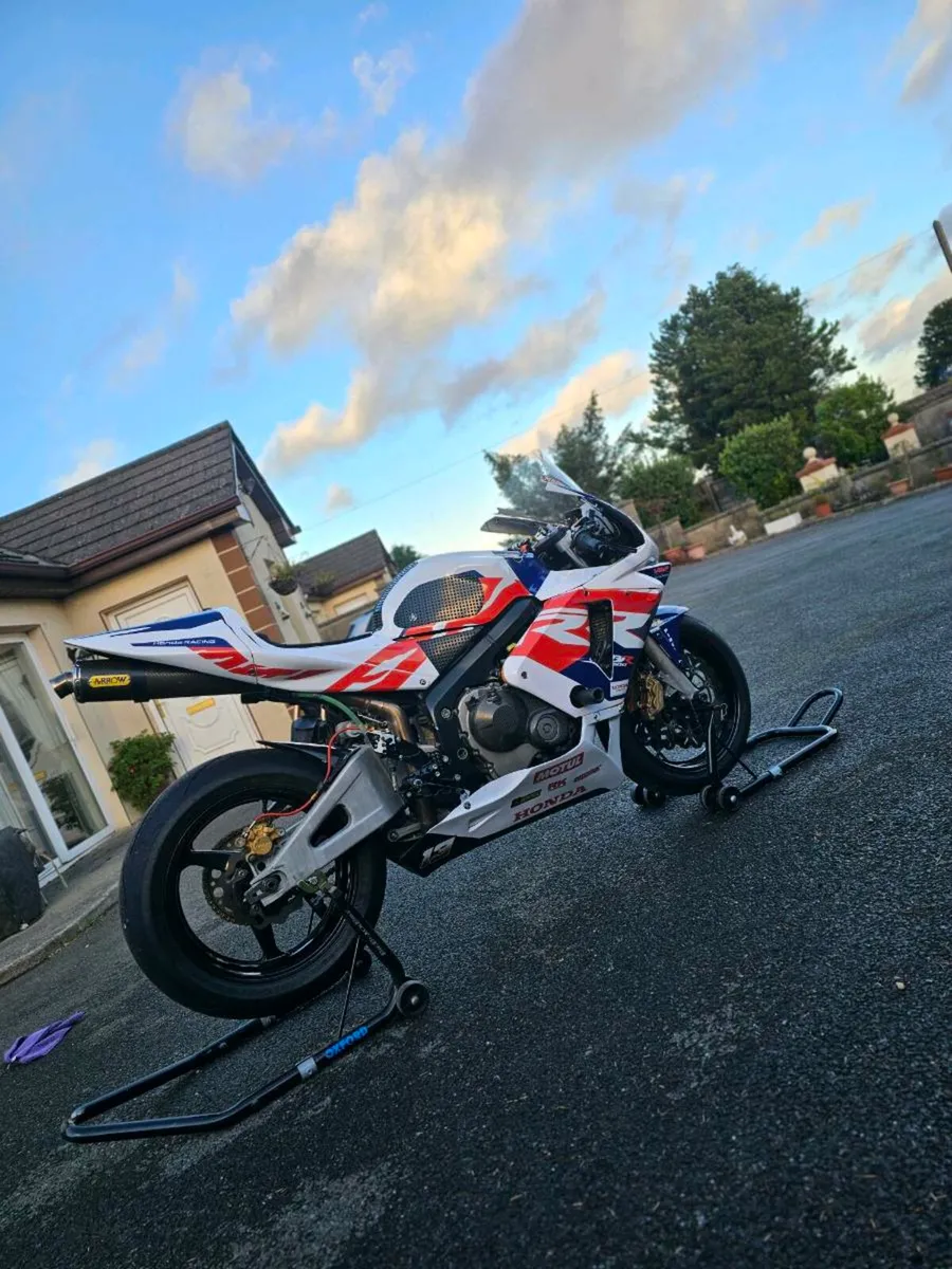 Cbr 600rr track bike - Image 4