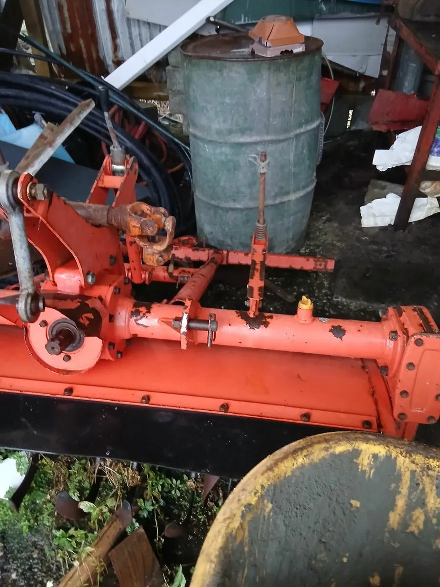 Compact road sweper - Image 3