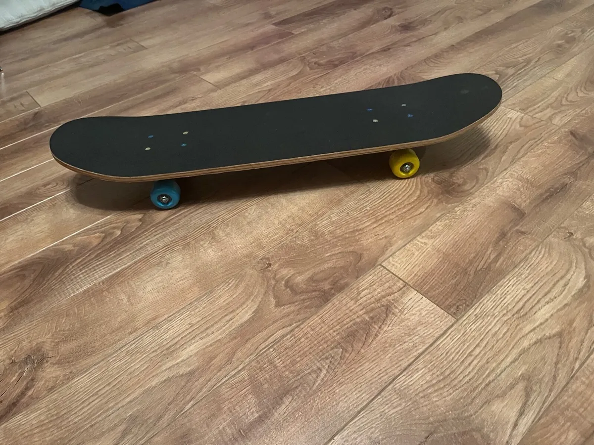 Skate board - Image 2