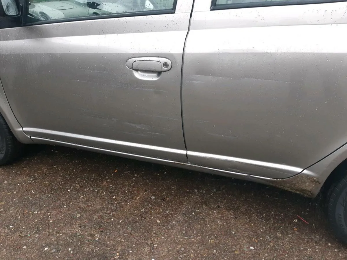 05 yaris 1ltr nct and tax - Image 4