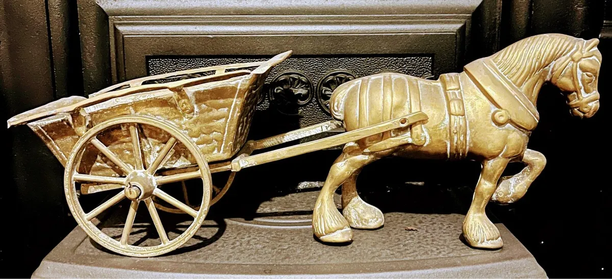 Very heavy solid brass horse and cart - Image 4