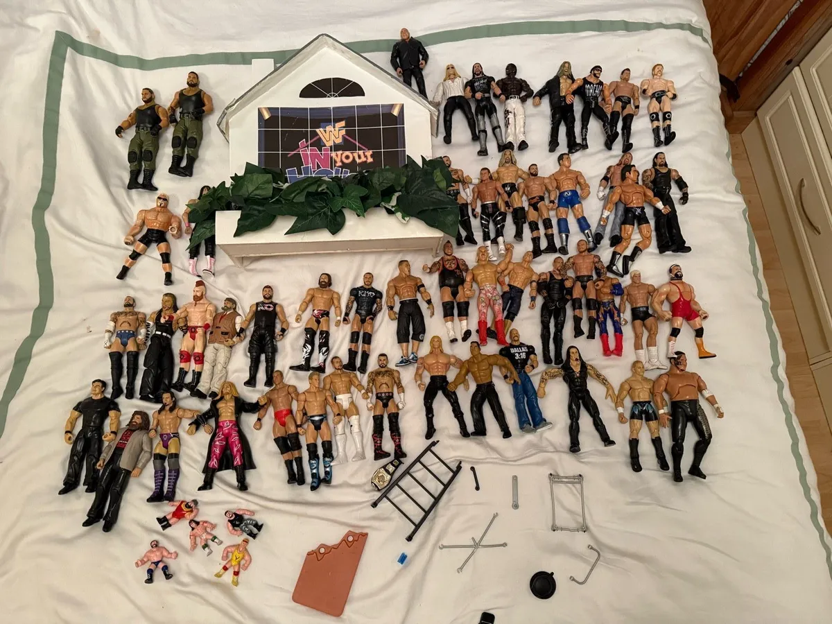 Wwe 50 wrestling figures stage & accessory’s - Image 1
