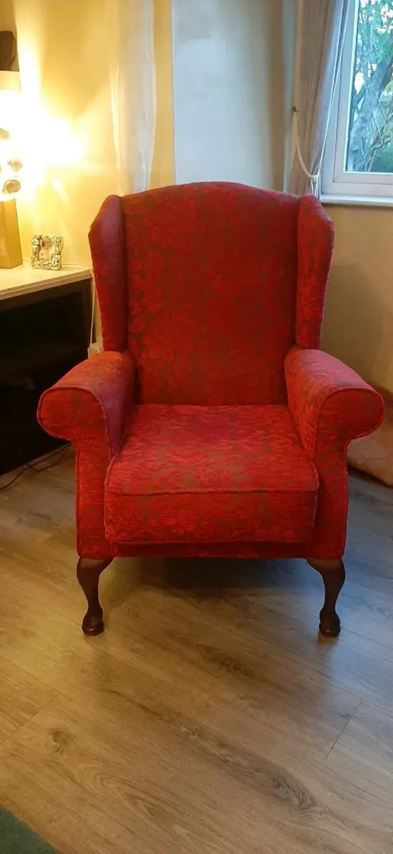 Queen Anne suite 2 seater plus 2 arm chairs - Image 2