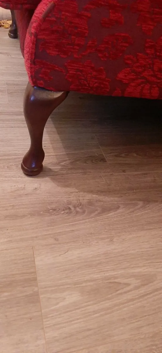 Queen Anne suite 2 seater plus 2 arm chairs - Image 3