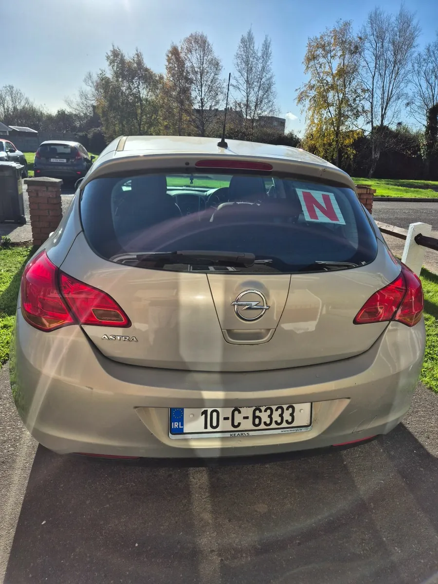 Opel Astra 2010 - Image 3