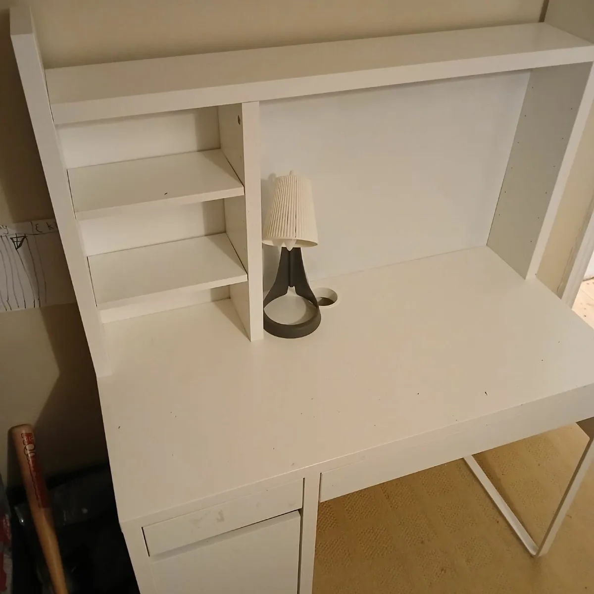 Child desk - Image 1