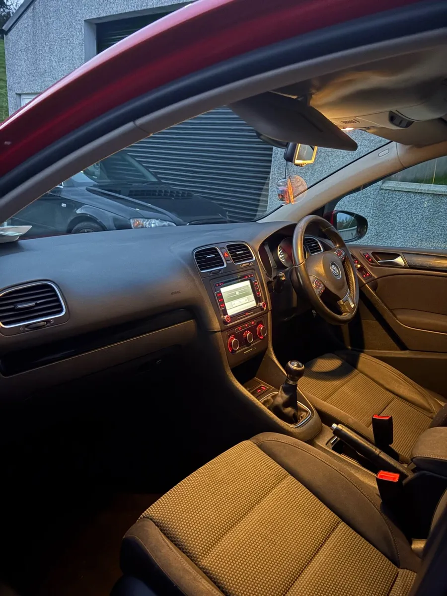 2011 Volkswagen Golf 1.6 TDI - Image 2