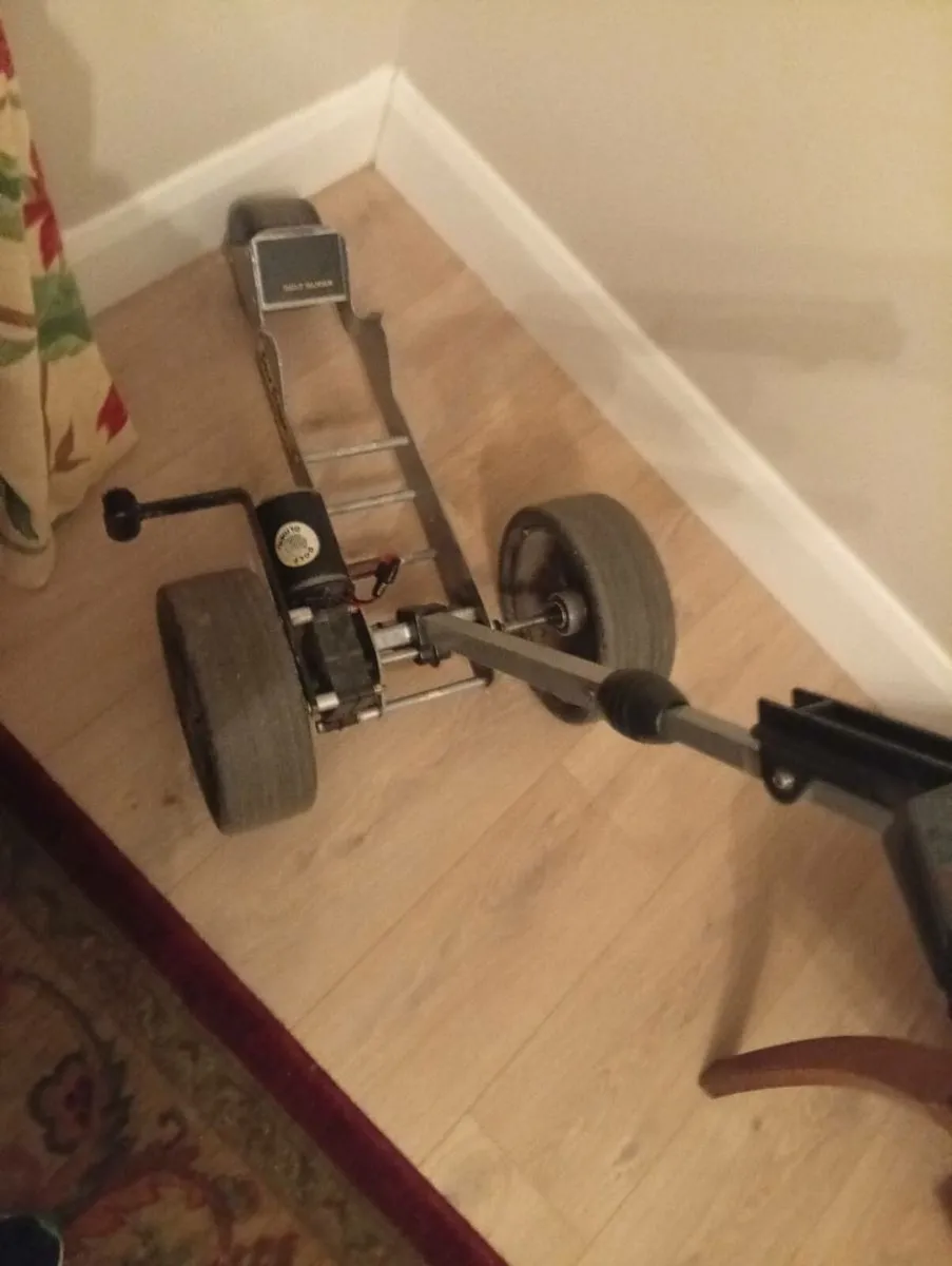 Golf trolley - Image 1