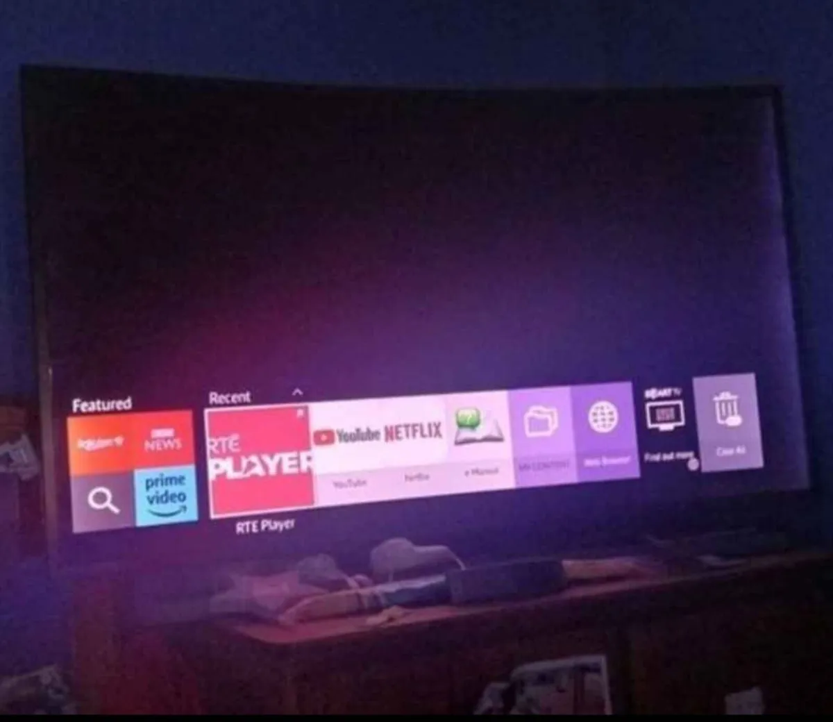 Samsung 48 curved smart tv - Image 2