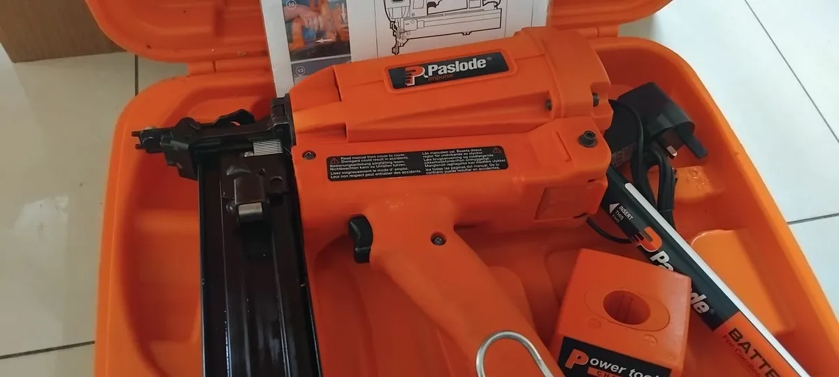 Paslode 16 Gauge 1/2" Crown Stapler - Image 3
