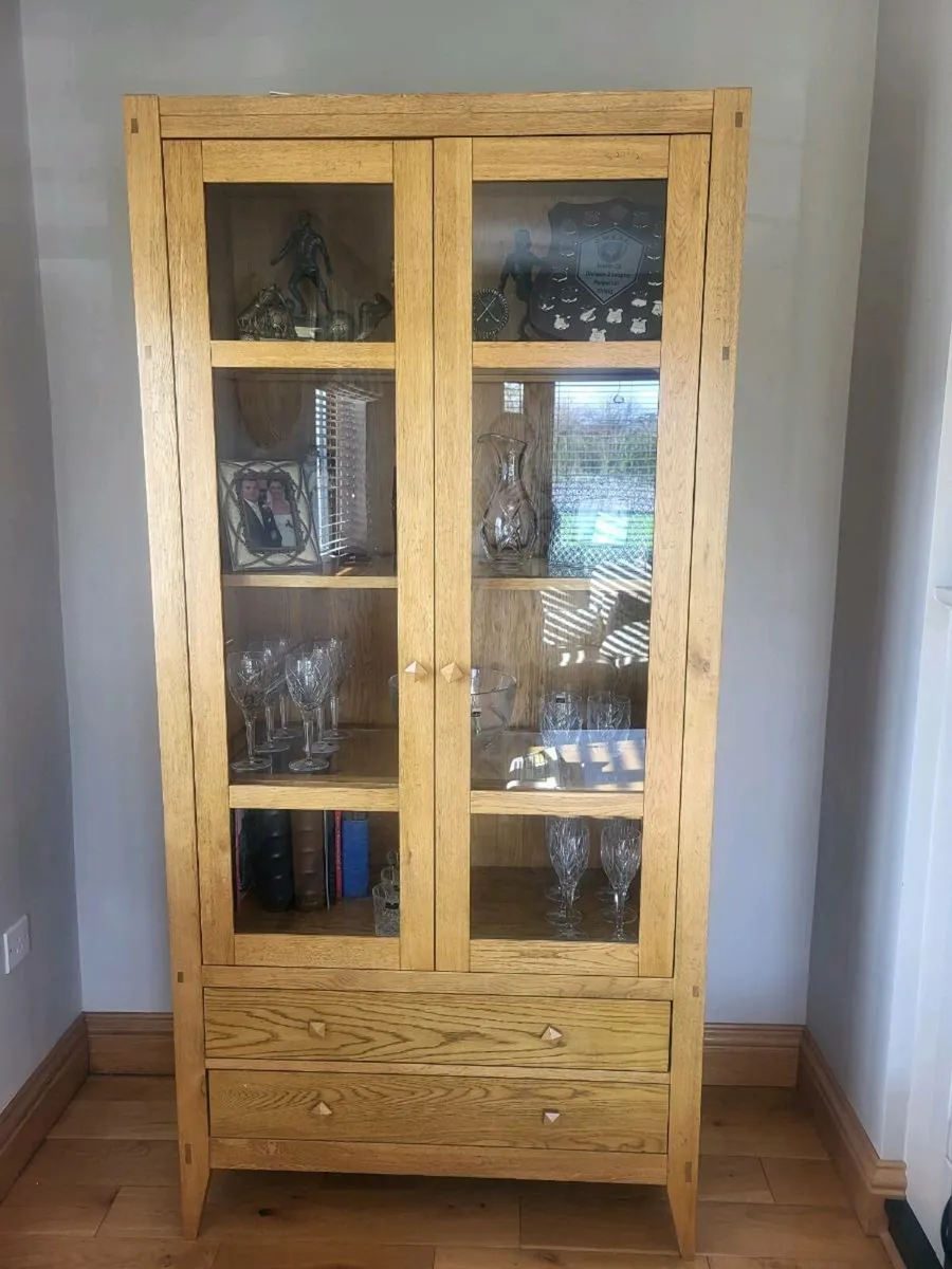 Willis & Gambier Oak Display Cabinet - Image 1