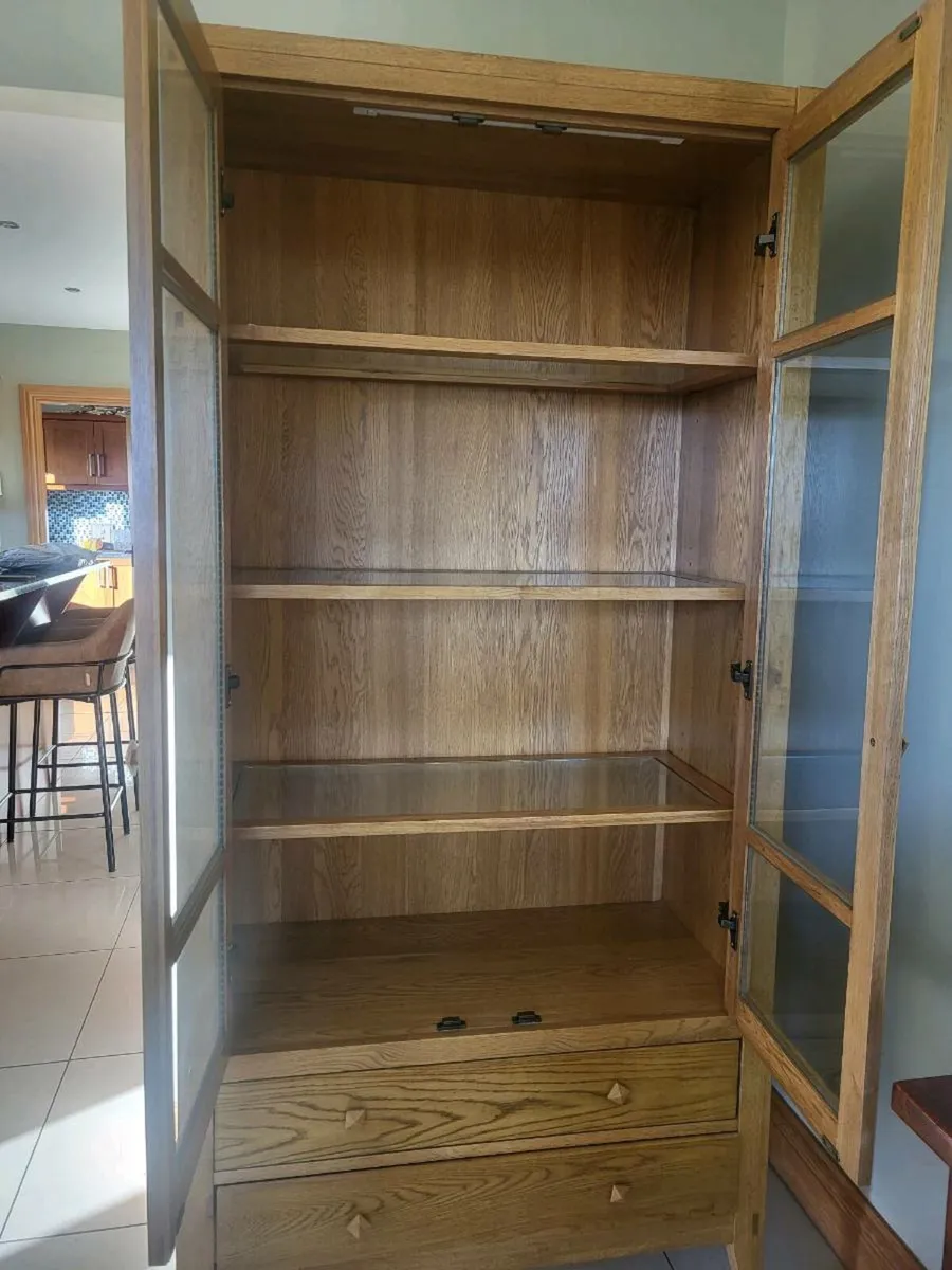 Willis & Gambier Oak Display Cabinet - Image 3