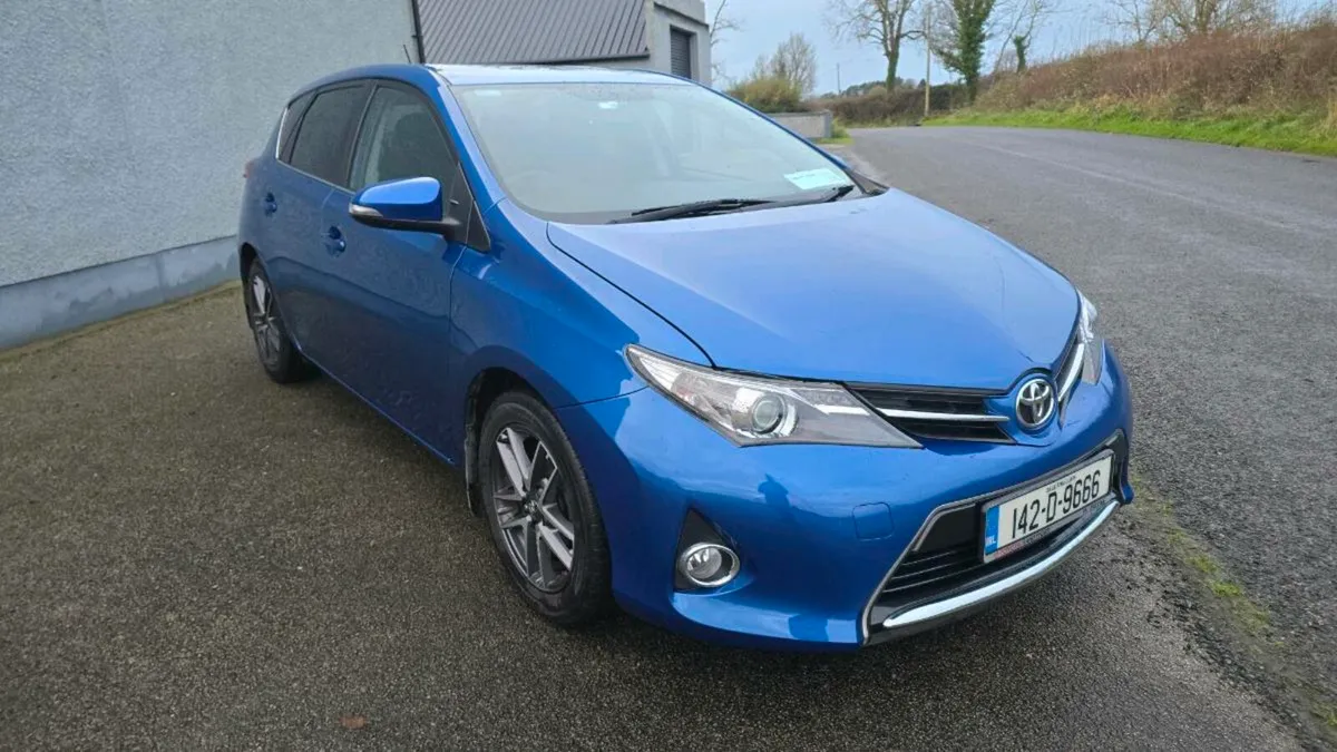 Toyota Auris low mileage, new NCT - Image 2