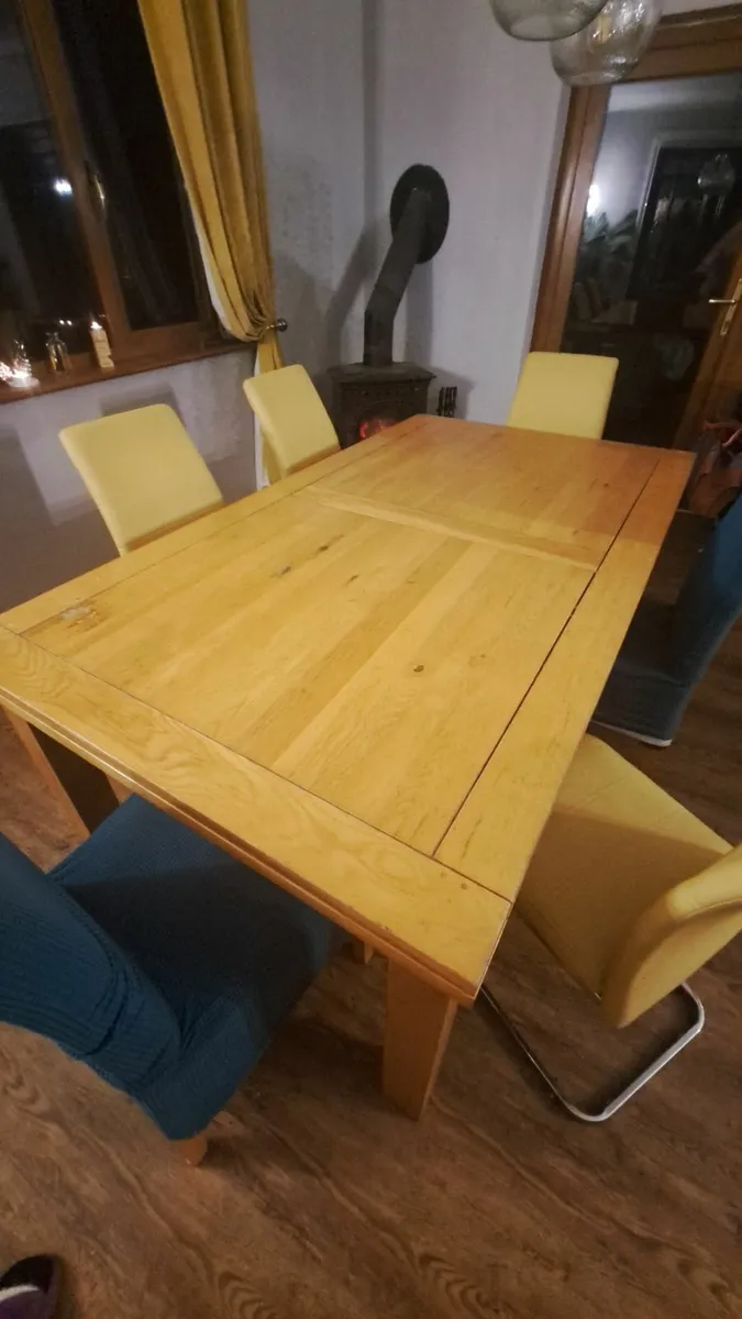 6ft Extendable Kitchen table extends to 9ft - Image 1